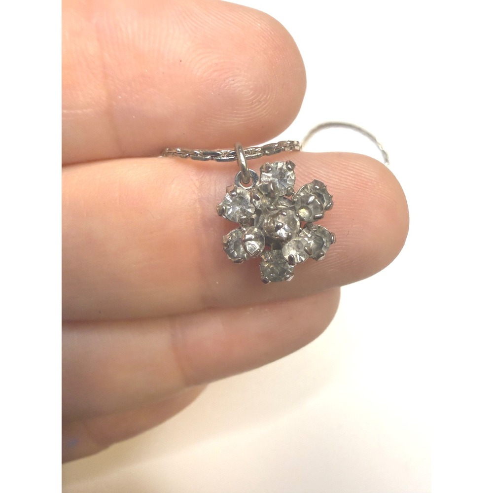 Avon Silver Tone Clear Rhinestone Flower Pendant Necklace Floral Cluster 15.5in
